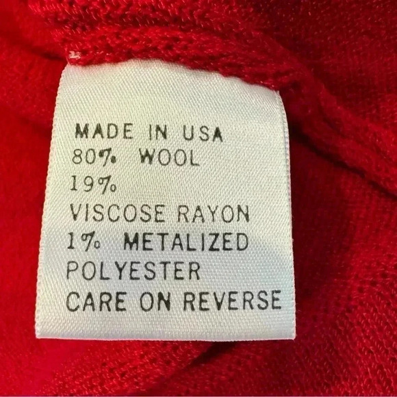 St John by Marie Gray women’s red knit top w/ gold detail around neck sz M - Picture 5 of 10